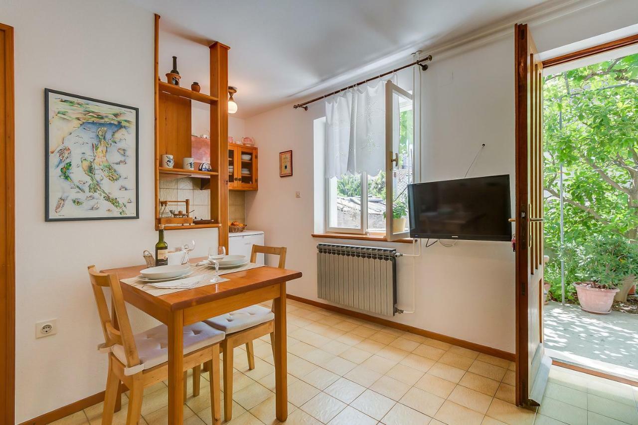 Apartman Pia Mali Losinj Bagian luar foto